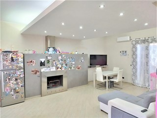 Quadrilocale in Vendita a Aci Sant'Antonio, zona Santa Maria La Stella, 129'000€, 118 m²