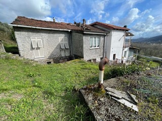 Casa Semi Indipendente in Vendita a Calice al Cornoviglio, zona Calice al Cornoviglio, 55'000€, 105 m²