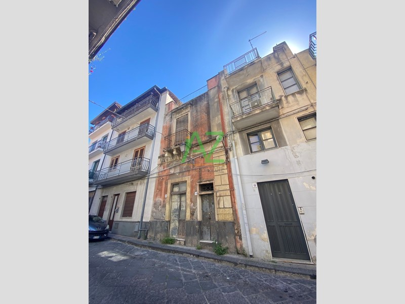 Casa Indipendente in Vendita a Misterbianco, zona Centro, 40'000€, 100 m²