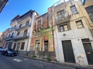 Casa Indipendente in Vendita a Misterbianco, zona Centro, 40'000€, 100 m²