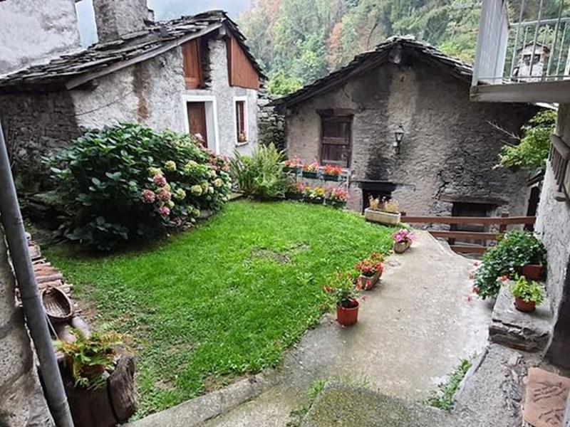 Casa Semi Indipendente in Vendita a Pontboset, zona Valle di Champorcher, 39'800&euro;, 120 m²