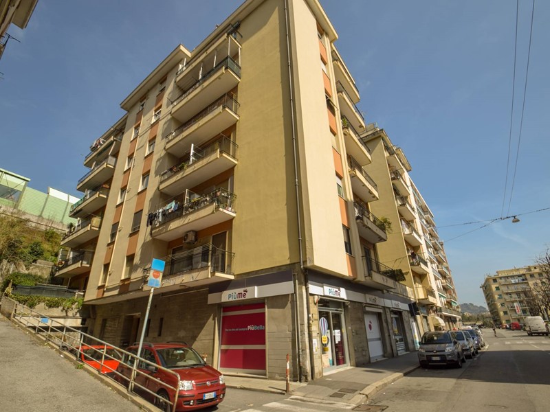 Trilocale in Vendita a Genova, zona Voltri, 125'000€, 86 m²
