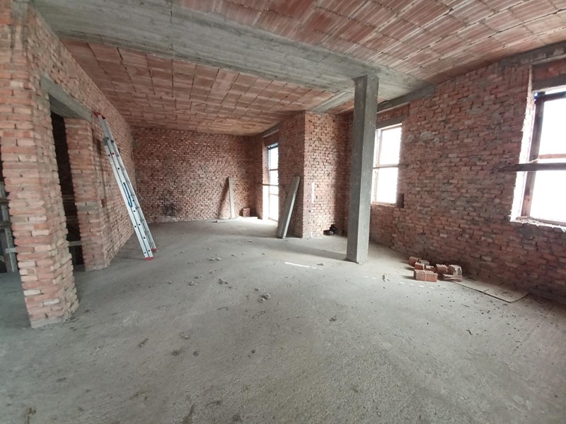 Casa Indipendente in Vendita a Capraia e Limite, 420'000€, 400 m², con Box