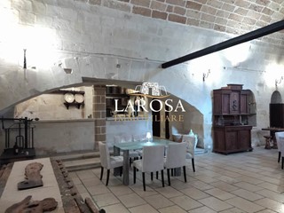 Attività commerciale in Vendita a Lizzanello, 1'200'000€, 1100 m²