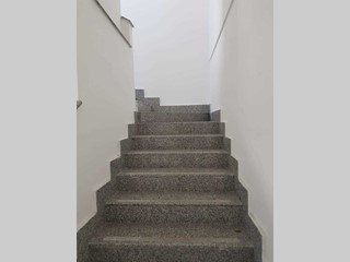 Ufficio in Affitto a Lucca, zona San Marco, 1'750€, 250 m²