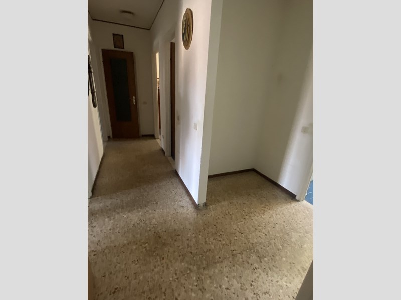 Quadrilocale in Vendita a Varese, zona San fermo , 98'000€, 124 mq.