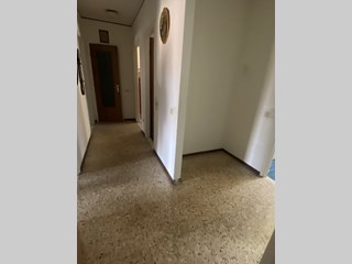 Quadrilocale in Vendita a Varese, zona San fermo , 98'000€, 124 mq.