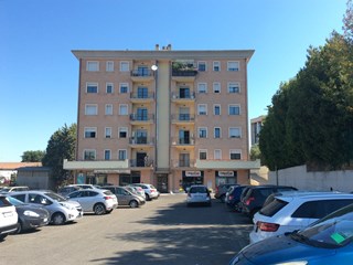Ufficio in Vendita a Viterbo, zona Garbini, 140'000€, 81 m²