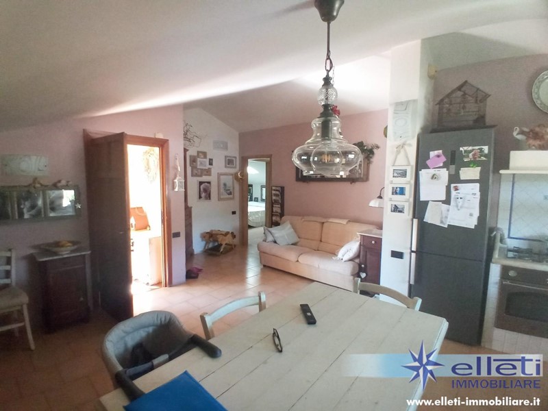 Casa Indipendente in Vendita a Massa, zona Marina di Massa, 670'000€, 290 m²