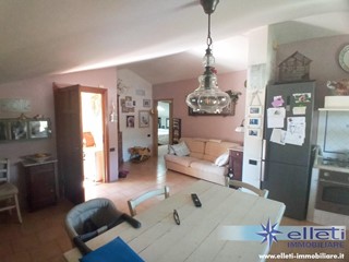 Casa Indipendente in Vendita a Massa, zona Marina di Massa, 670'000€, 290 m²