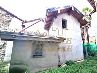 Casa Indipendente in Vendita a Brovello Carpugnino, zona Brovello, 320'000€, 400 m²
