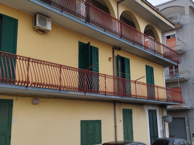 Appartamento in Vendita a Siracusa, zona Belvedere, 78'000&euro;, 140 m²