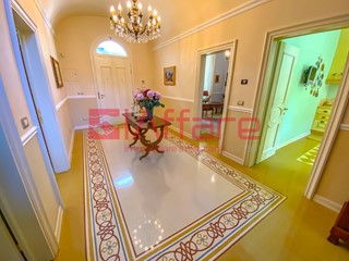 Casa Indipendente in Vendita a Montecatini Terme, 725'000€, 350 m²