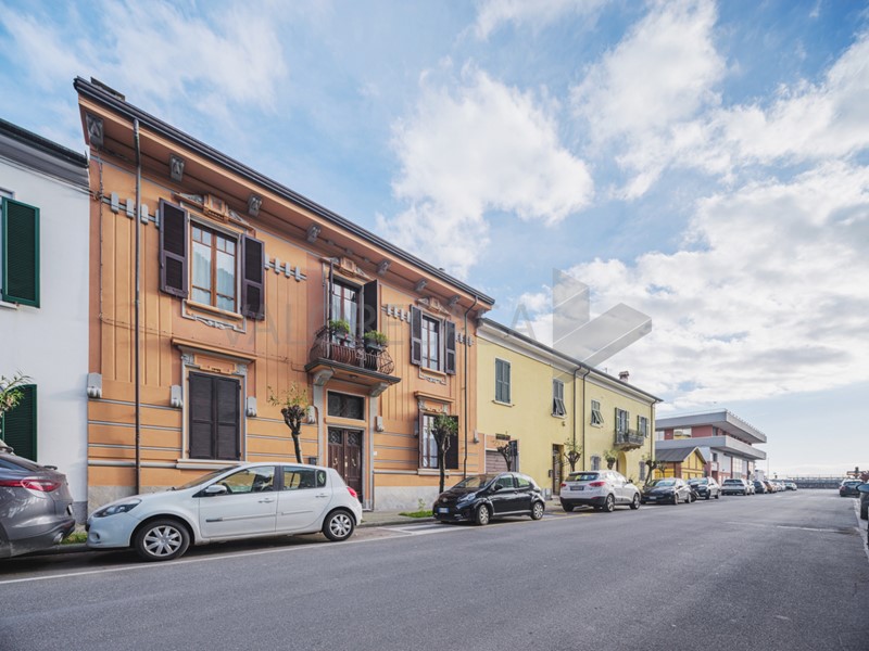 Casa Indipendente in Vendita a Carrara, zona Marina Di Carrara, 790'000€, 366 m², con Box