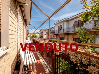 Quadrilocale in Vendita a Roma, zona Finocchio, 160'000€, 135 m²