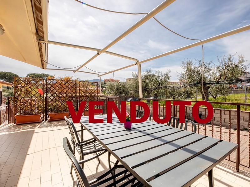 Villa in Vendita a Roma, zona Pantano Borghese, 250'000€, 160 m²