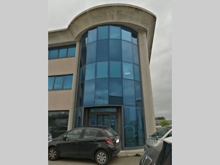Immobile commerciale in Vendita a Viterbo, zona Zona Industriale Poggino, 255'000€, 175 m²