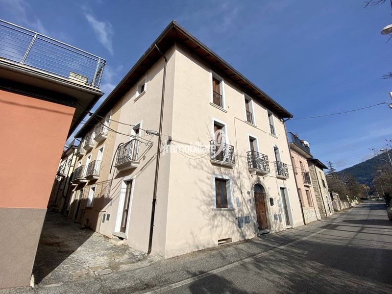 Casa Indipendente in Vendita a L'Aquila, zona Paganica - Tempera, 87'000€, 230 m²