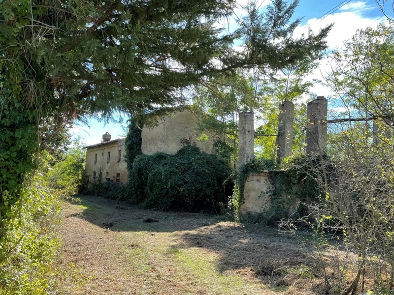 Casale in Vendita a San Miniato, zona Cusignano, 270'000€, 700 m²