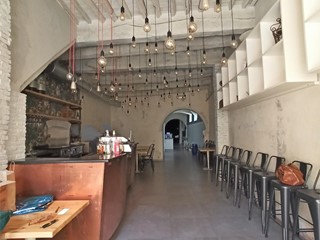 Immobile commerciale in Vendita a Lucca, 380'000€, 230 m²