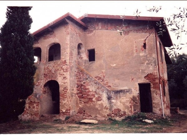 Villa in Vendita a San Miniato, zona Bucciano, 350'000€, 300 m²