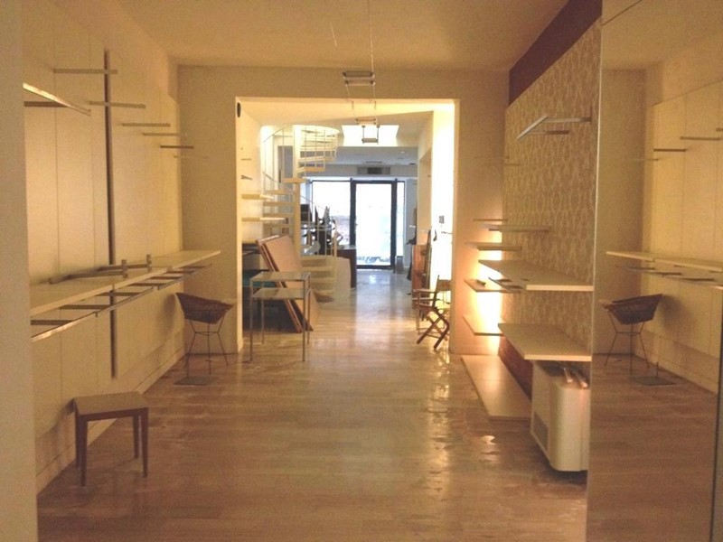 Immobile commerciale in Vendita a Lucca, 450'000€, 230 m²