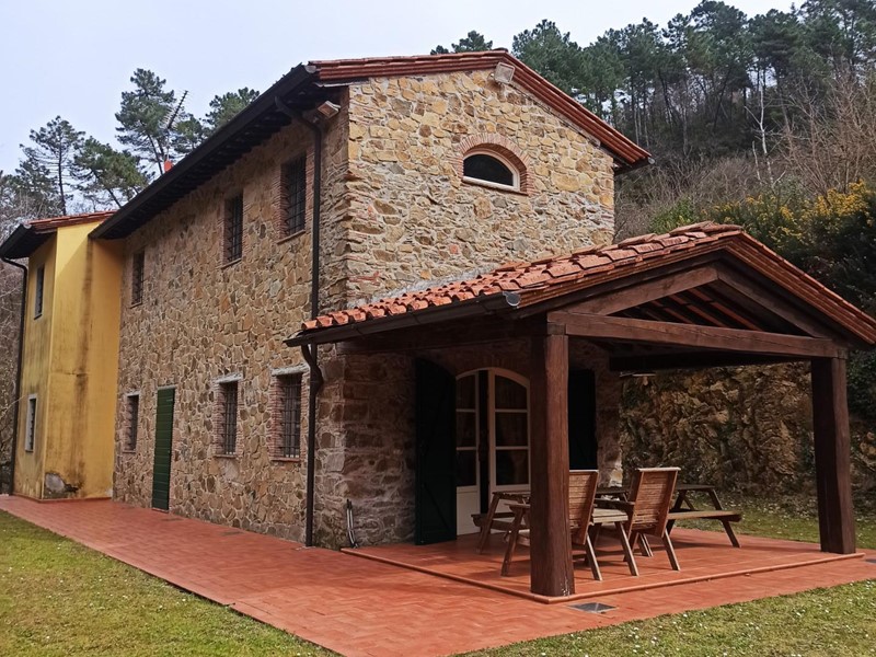 Casa di corte in Vendita a Camaiore, zona Valpromaro, 360'000&euro;, 120 m², arredato