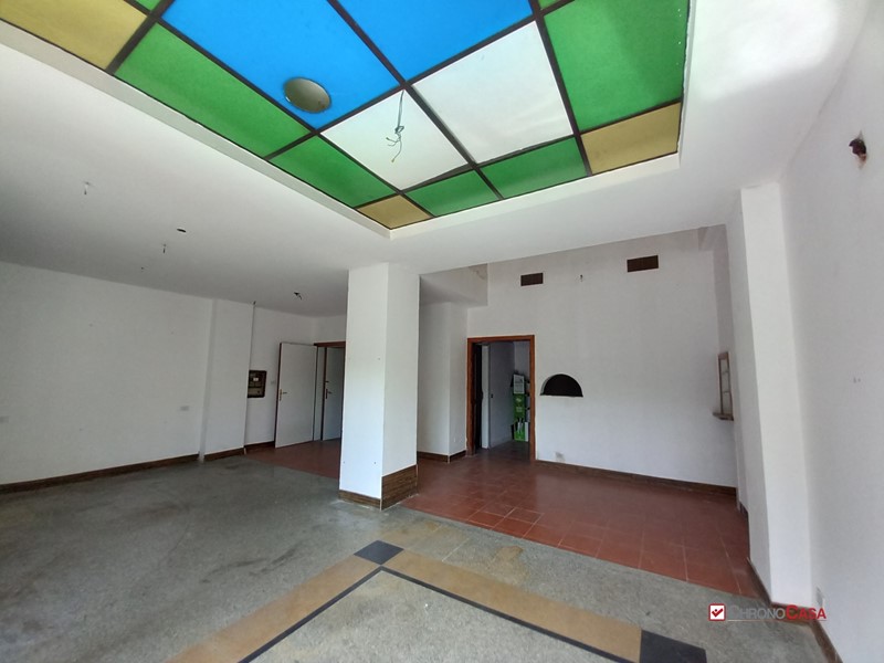 Negozio in Affitto a Messina, 800€, 85 m²