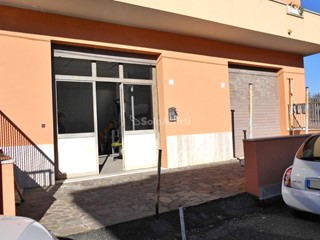 Capannone in Affitto a Fiumicino, zona Centro, 1'300€, 140 m²