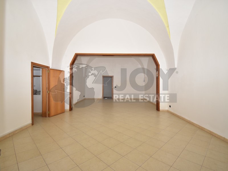 Immobile commerciale in Vendita a Copertino, 54'000€, 82 m²