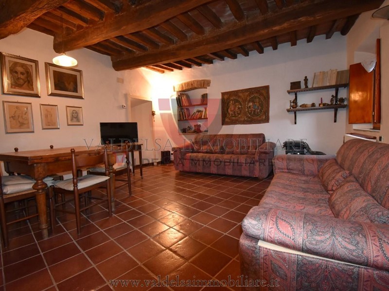 Trilocale in Vendita a Colle di Val D'Elsa, 120'000&euro;, 69 m², arredato