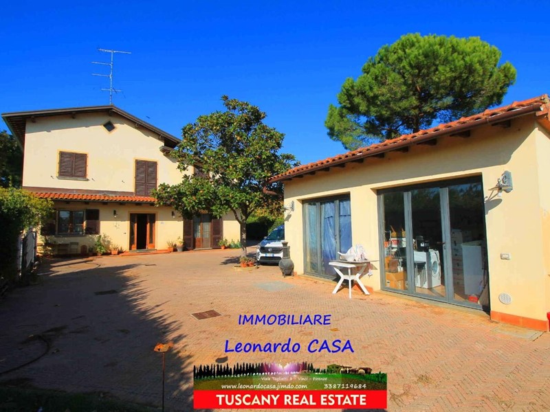 Casale in Vendita a Empoli, 598'000€, 300 m², con Box