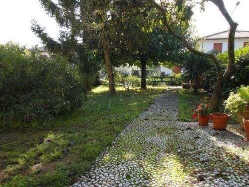 Villa in Vendita a Vinci, zona Sovigliana, 700'000€, 600 m², con Box