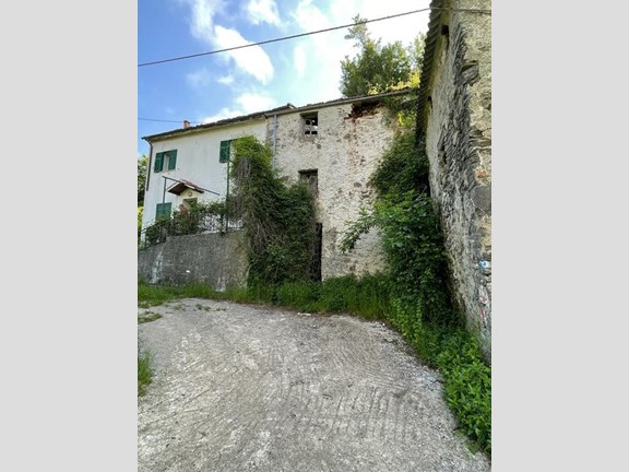 Casa Indipendente in Vendita a Savona, zona San Bartolomeo, 32'000€, 80 m²