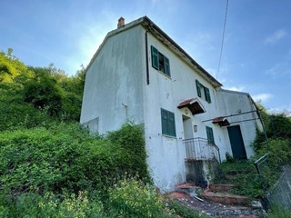 Casa Indipendente in Vendita a Savona, zona San Bartolomeo, 32'000€, 80 m²