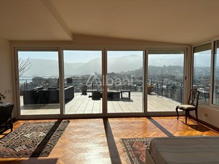 Appartamento in Affitto a La Spezia, zona Maggiolina, 3'000€, 300 m², arredato