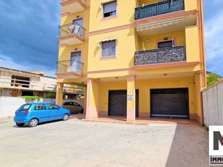 Negozio in Vendita a Mondragone, 110'000€, 110 m²