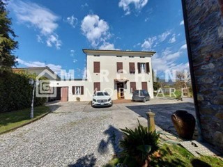 Villa in Vendita a Lucca, zona San Cassiano a Vico, 499'000€, 365 m², con Box