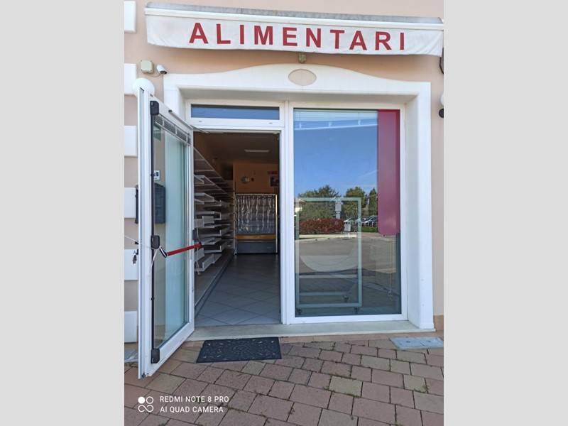 Negozio in Vendita a Cepagatti, 95'000€, 52 m²
