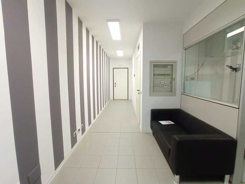 Ufficio in Affitto a Modena, 1'600&euro;, 145 m²