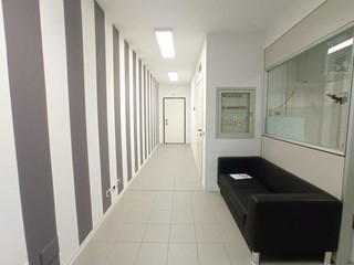 Ufficio in Affitto a Modena, 1'600&euro;, 145 m²