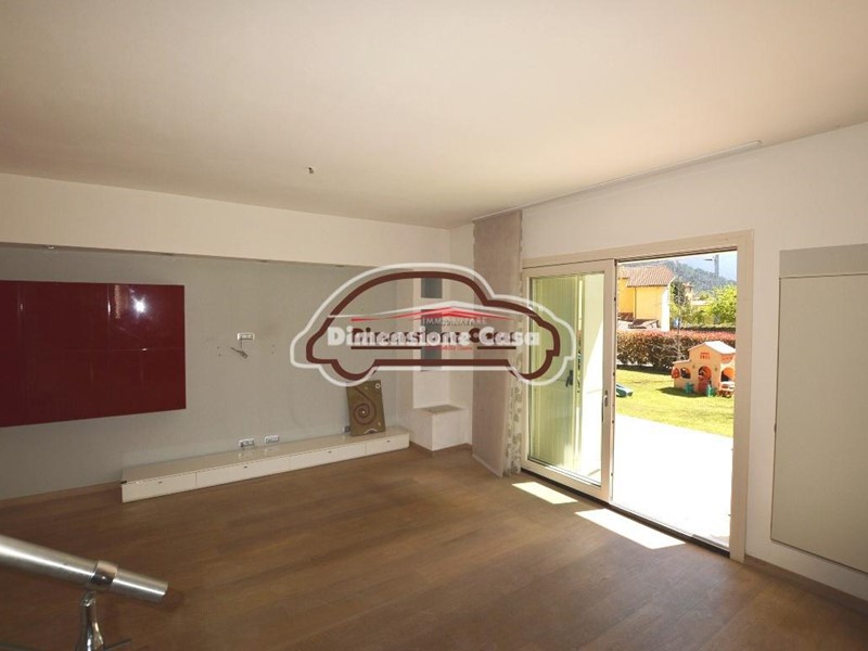 Villa in Vendita a Capannori, zona Guamo, 595'000€, 280 m²