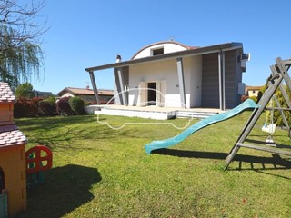 Villa in Vendita a Capannori, zona Guamo, 595'000€, 280 m²