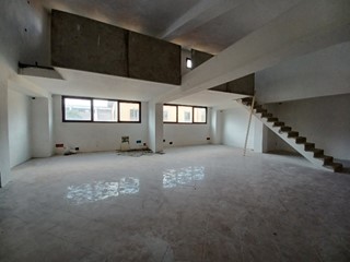 Ufficio in Vendita a Pisa, 285'000€, 176 m²