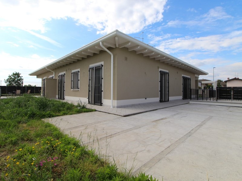 Casa Indipendente in Vendita a Chiari, 450'000€, 170 m², con Box