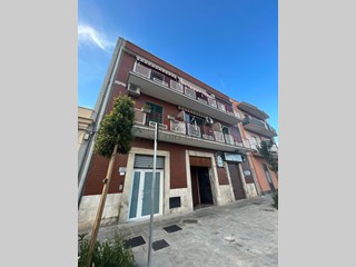 Immobile commerciale in Vendita a Bari, 75'000€, 115 m²