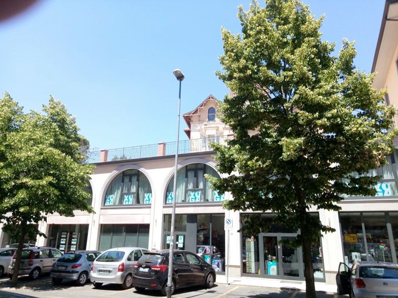 Ufficio in Vendita a Viterbo, zona Bagnaia, 90'000€, 75 m²