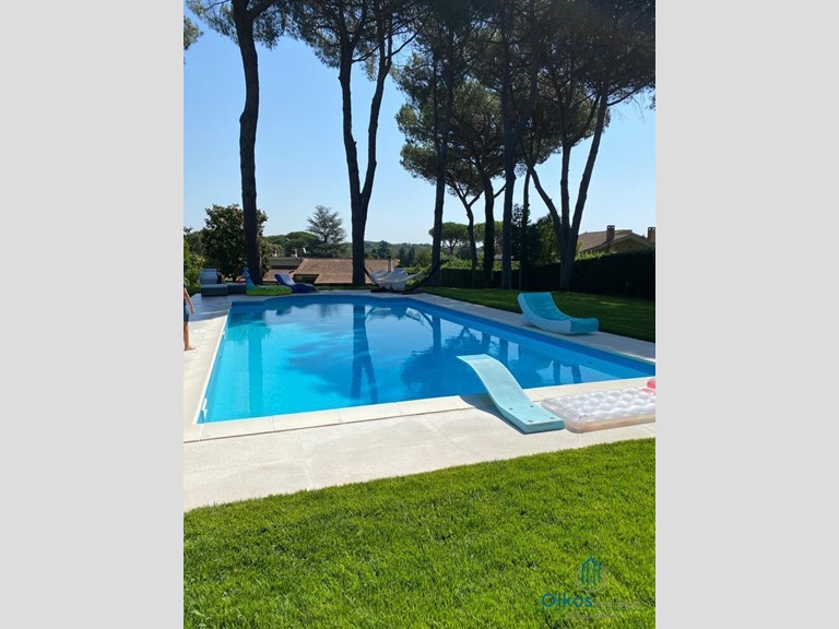 Villa in Vendita a Roma, 2'000'000€, 600 m², arredato