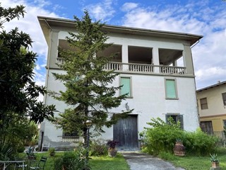 Appartamento in Vendita a San Miniato, zona San Miniato Basso, 650'000&euro;, 830 m²