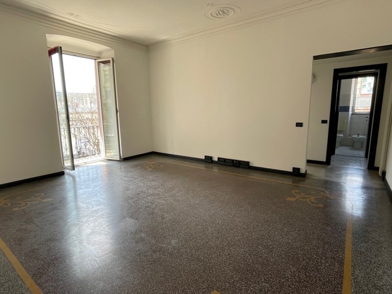 Appartamento in Vendita a Genova, 270'000€, 215 m²